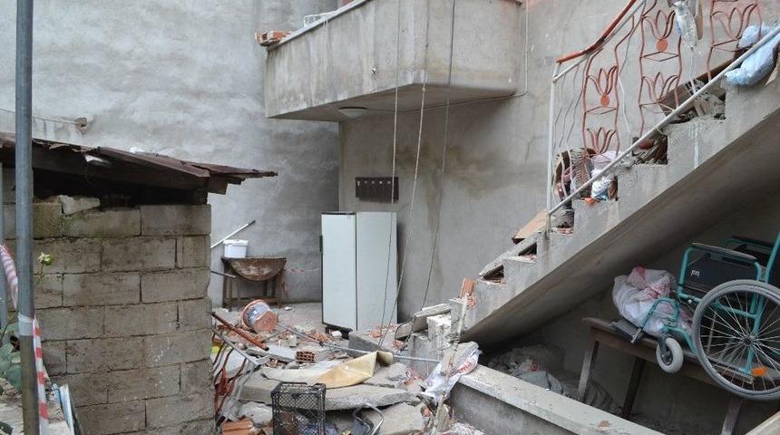 Balkon &Ccedil;&ouml;kt&uuml;: 2 Yaralı