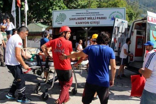 Parmak Arası Terlikle Girdiği Saklıkent Kanyonu'ndan Sedyede Çıktı