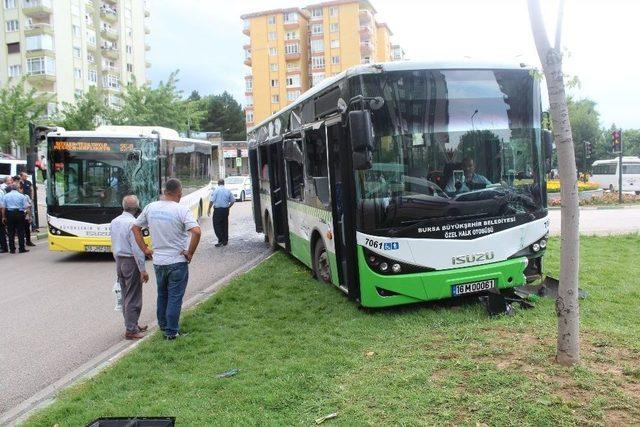 Bursa’da Yolcu Otobüsleri Çarpıştı: 4 Yaralı