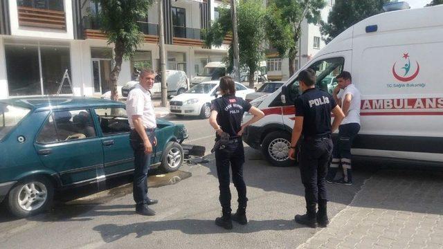 Otomobille Ambulansa Çarpan Alkolü Şahıslar Sağlık Görevlilerini Darp Etti