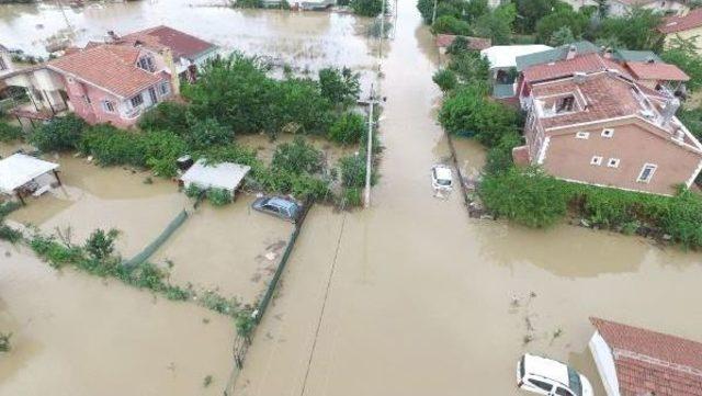 Gümüşyaka'da Sular Halen Çekilmedi