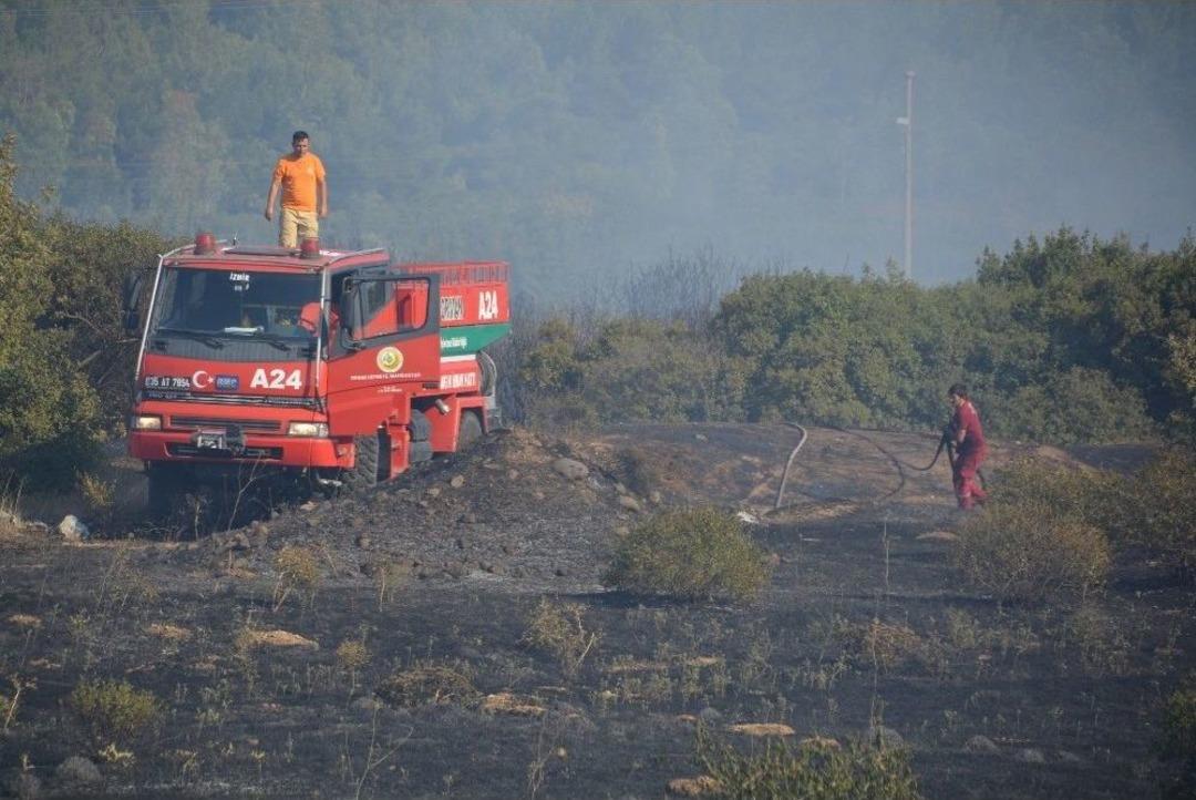 İzmir&rsquo;de Makilik Alanda Yangın