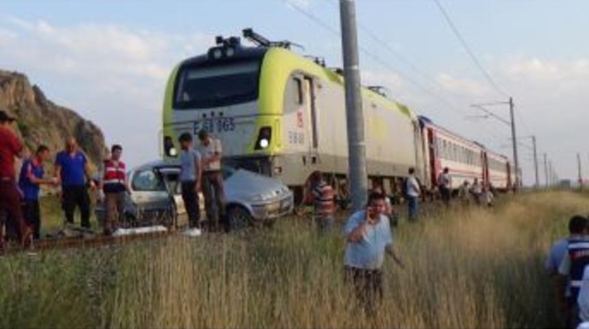 Rayb&uuml;s&uuml;n Otomobile &Ccedil;arptığı Kazada &Ouml;l&uuml; Sayısı 2&rsquo;ye Y&uuml;kseldi