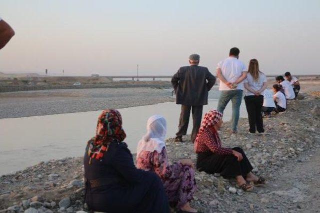 Batman &Ccedil;ayı nda Iki Gen&ccedil; Kayboldu 1