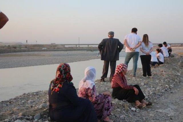 Batman &Ccedil;ayı nda Iki Gen&ccedil; Kayboldu 2