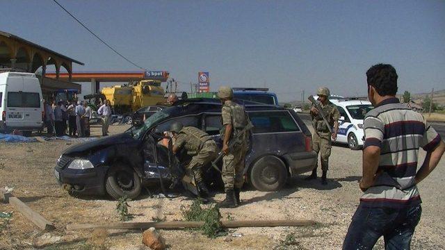 Adıyaman’da Otomobil İle Minibüs Çarpıştı: 1 Ölü, 6 Yaralı