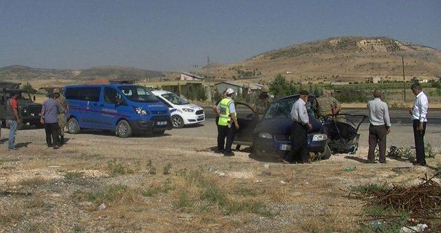 Adıyaman’da Otomobil İle Minibüs Çarpıştı: 1 Ölü, 6 Yaralı