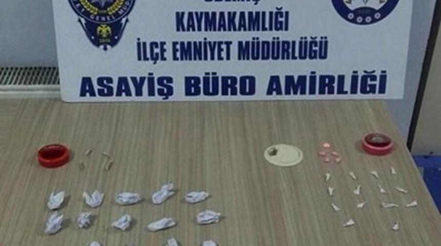 Polisten Ka&ccedil;arken Yakalanan Ş&uuml;phelinin &Uuml;zerinden Bonzai &Ccedil;ıktı