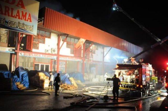 Gaziantep’Te Gıda Toptancısında Yangın: 3 Itfaiyeci Yaralandı