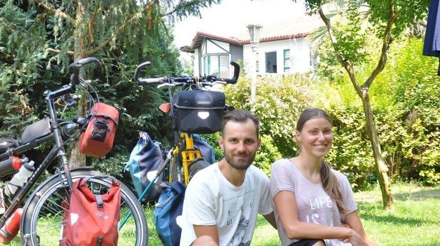 D&uuml;nya Evine Girmeden Evvel Bisikletle D&uuml;nya Turuna &Ccedil;ıktılar