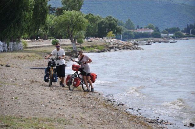 Dünya Evine Girmeden Evvel Bisikletle Dünya Turuna Çıktılar