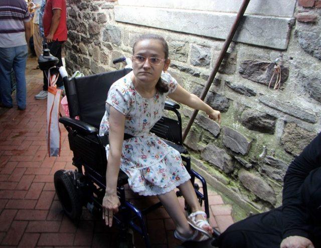 (&ouml;zel Haber) Vicdansızlar Engelli Kızın &Ccedil;antasını Kapka&ccedil; Yaptı 1