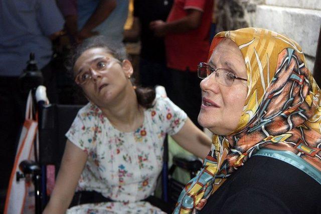 (&ouml;zel Haber) Vicdansızlar Engelli Kızın &Ccedil;antasını Kapka&ccedil; Yaptı 2