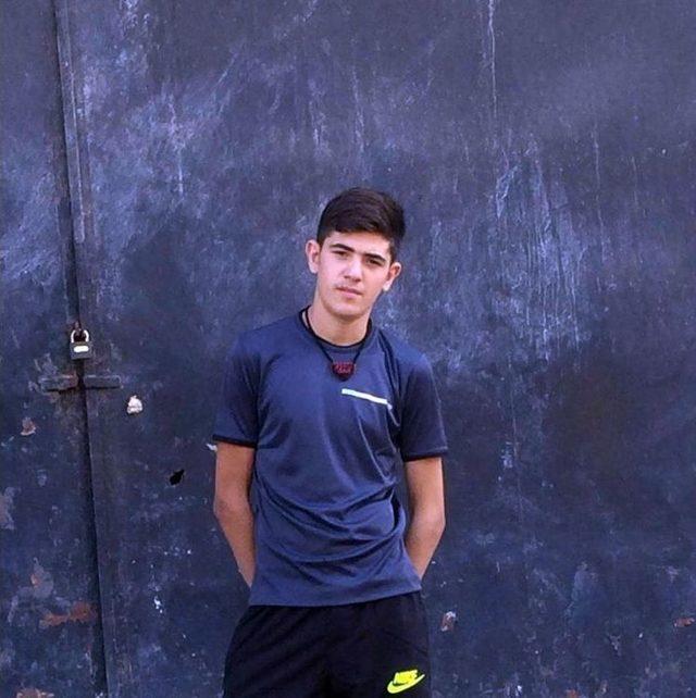 G&ouml;lete D&uuml;şen İki Gencin Cesedi Bulundu 1