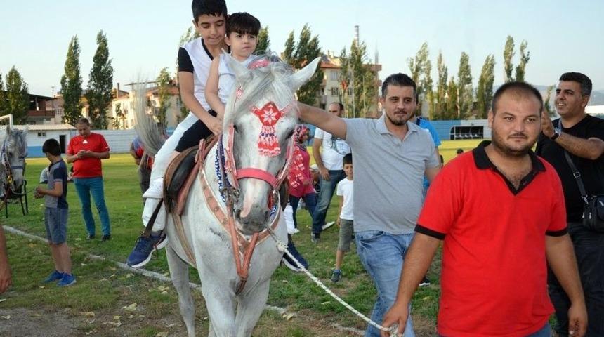 (&ouml;zel Haber) L&ouml;semi Hastası Pelin İ&ccedil;in Ata Bindiler