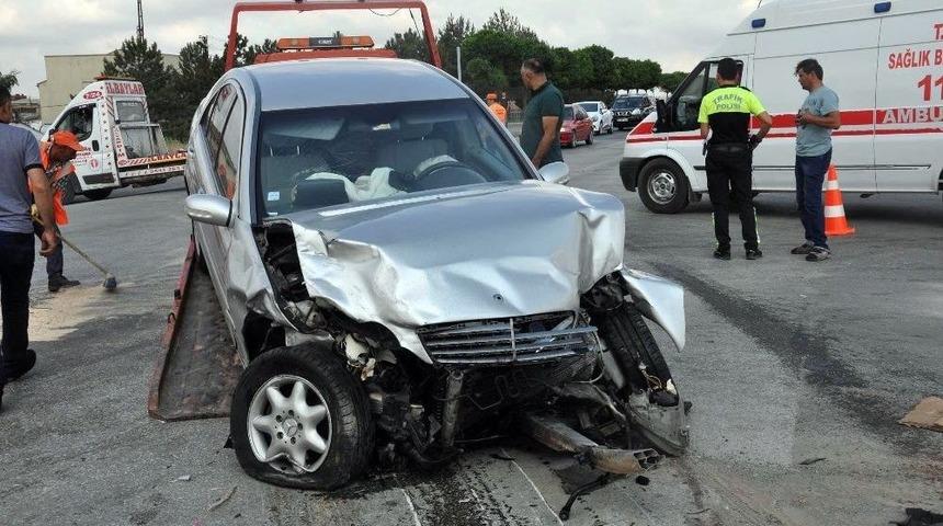 Yozgat&rsquo;ta İki Otomobil &Ccedil;arpıştı: 8 Yaralı