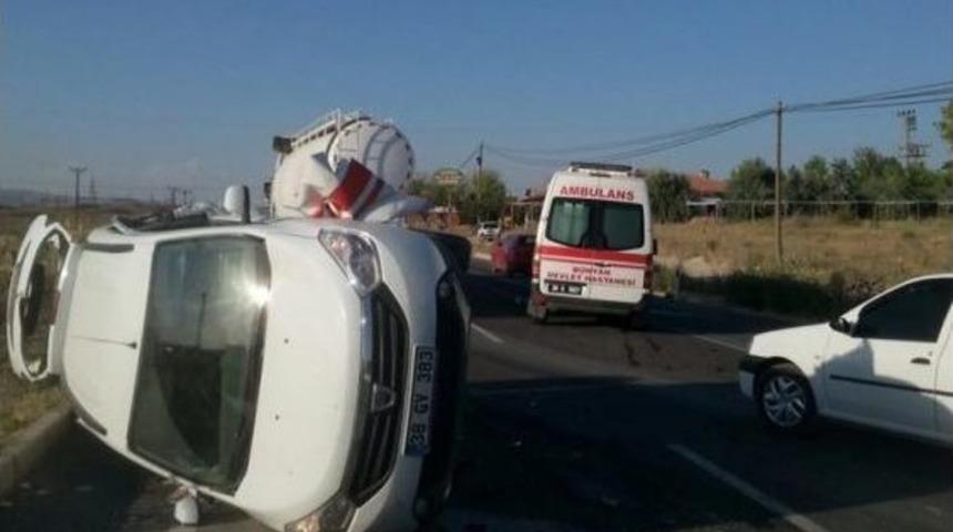 Ambulans İle Minib&uuml;s &Ccedil;arpıştı: 10 Yaralı