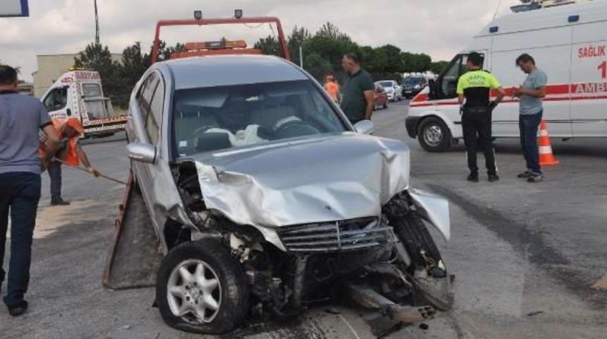 Sorgun&rsquo;Da 2 Otomobil &Ccedil;arpıştı: 1'i Ağır 8 Yaralı