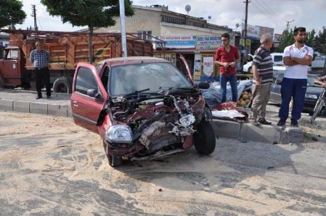 Sorgun’Da 2 Otomobil Çarpıştı: 1'i Ağır 8 Yaralı