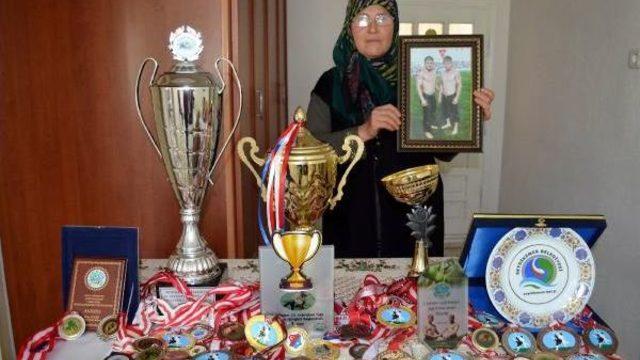 Kırkpınar Başpehlivanı Ilk Güreşe Kot Pantolonla Başlamış