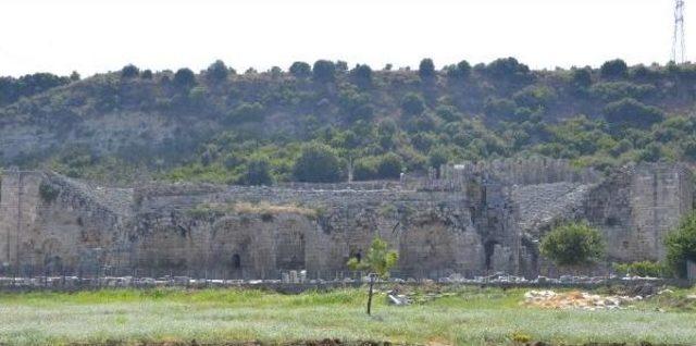 Dünyaca Ünlü Antik Kent Perge 'sürgün Yeri' Oldu' Iddiası