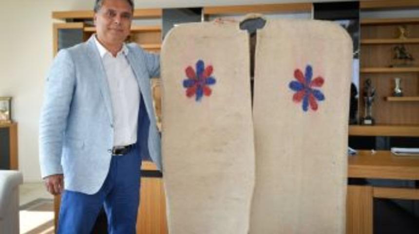 Karakoyunlu Y&ouml;r&uuml;klerinden Başkan Uysal&rsquo;a Kepenek