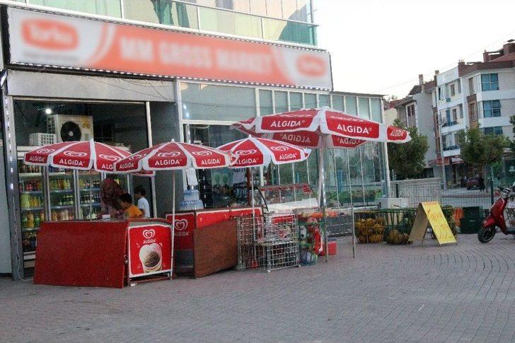 Kasadan Bin Lira Çalıp Aldıkları Ürünleri Veresiye Yazdırmaya Çalıştılar G2