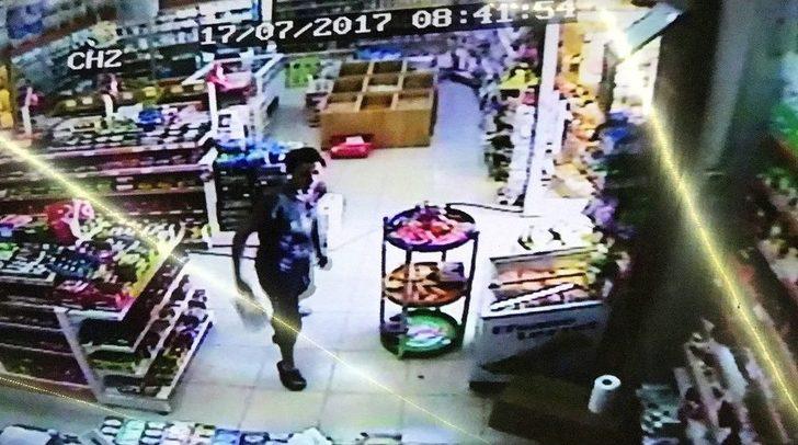 Kasadan Bin Lira Çalıp Aldıkları Ürünleri Veresiye Yazdırmaya Çalıştılar G3