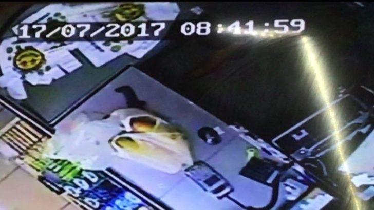 Kasadan Bin Lira Çalıp Aldıkları Ürünleri Veresiye Yazdırmaya Çalıştılar G5