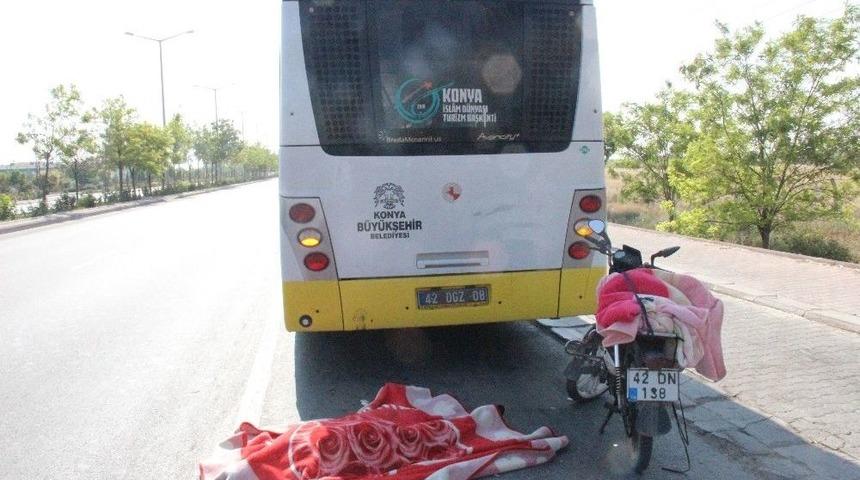 Belediye Otob&uuml;s&uuml;ne Arkadan &Ccedil;arpan Motosiklet S&uuml;r&uuml;c&uuml;s&uuml; Hayatını Kaybetti