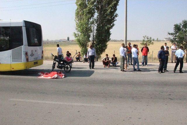 Belediye Otobüsüne Arkadan Çarpan Motosiklet Sürücüsü Hayatını Kaybetti