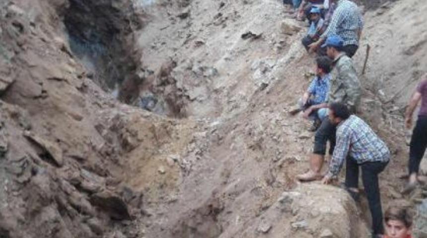 Su Ararken G&ouml;&ccedil;&uuml;k Altında Kalan Kayınpeder &Ouml;ld&uuml;, Damat Yaralandı