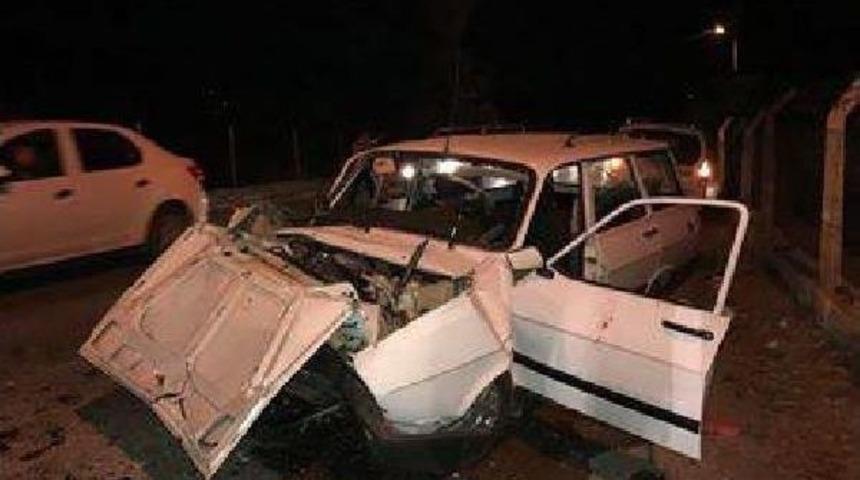 Seferihisar'da Iki Otomobil &Ccedil;arpıştı: 1 &Ouml;l&uuml;, 3 Yaralı