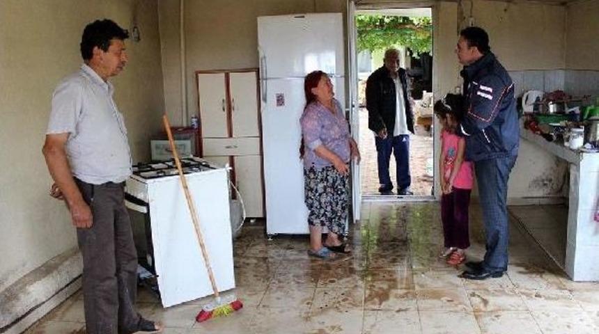 Afad İl M&uuml;d&uuml;r&uuml;'nden Hasar Incelemesi