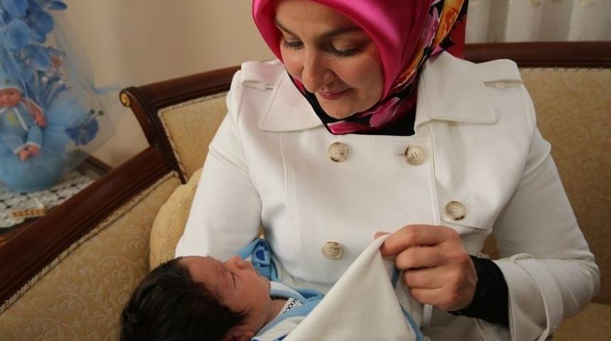 Fatma &Ccedil;olakbayrakdar&rsquo;dan &rsquo;hoş Geldin Bebek&rsquo; Ziyareti