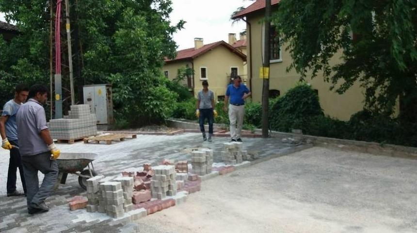 Vezirhan Beldesi&rsquo;nde Parke Ve Kaldırım &Ccedil;alışmaları
