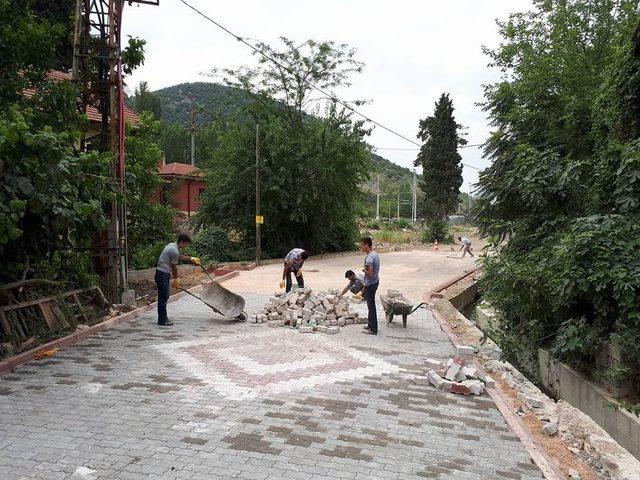 Vezirhan Beldesi’nde Parke Ve Kaldırım Çalışmaları