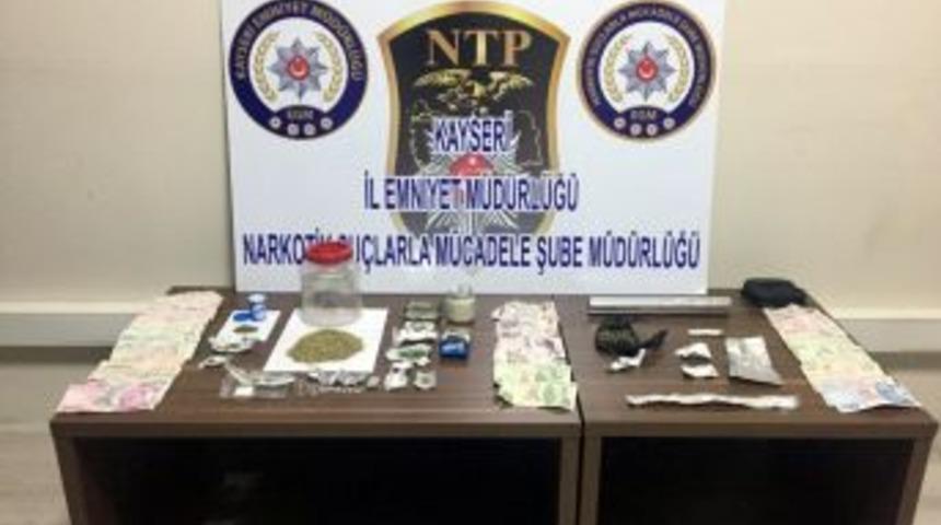 Kayseri&rsquo;de Uyuşturucu Operasyonu Polis Kamerasında