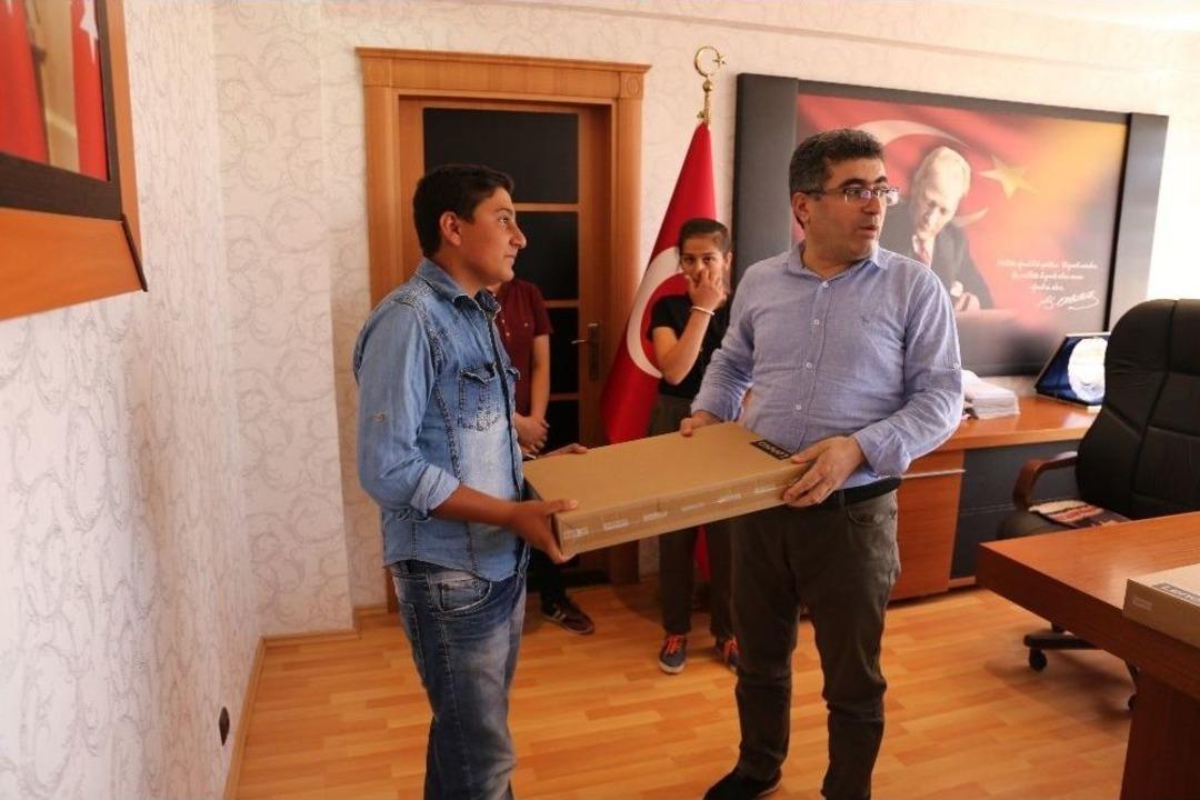 Kayyum &Ccedil;etin, Verdiği S&ouml;z&uuml; Yerine Getirdi