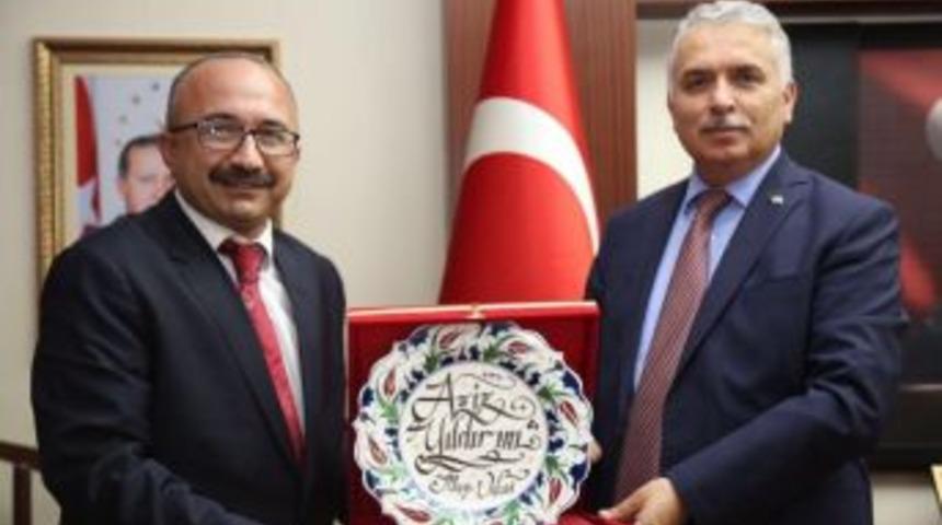 T&uuml;mbulsevder&rsquo;den Vali Yıldırım&rsquo;a Ziyaret