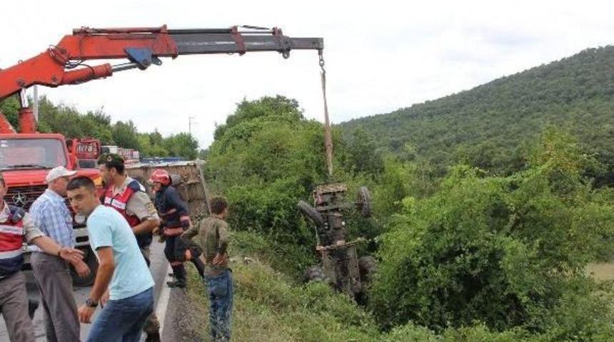 Devrilen Trakt&ouml;r&uuml;n Altında Kalan S&uuml;r&uuml;c&uuml; &Ouml;ld&uuml;