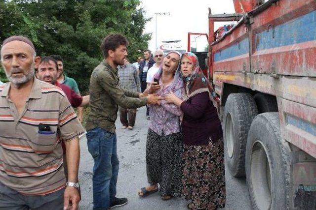 Devrilen Traktörün Altında Kalan Sürücü Öldü