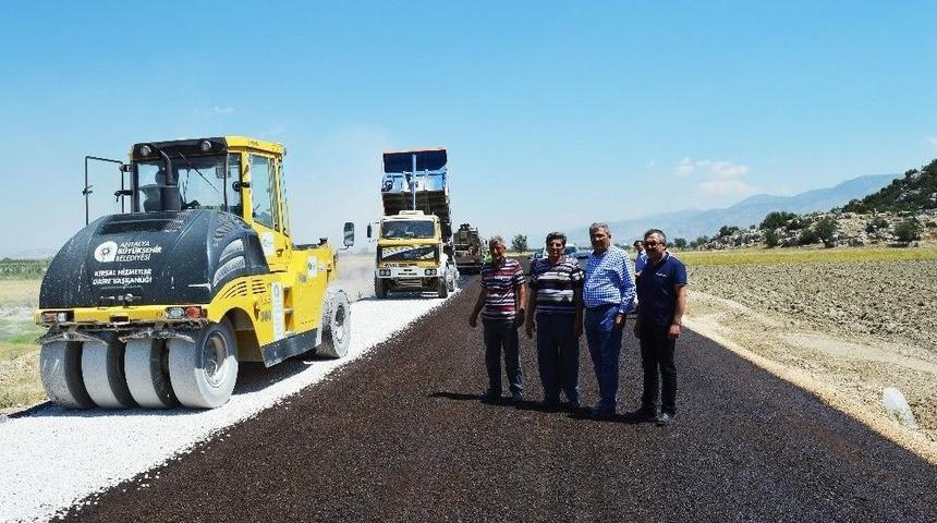 Korkuteli’de Grup Yolları Asfaltlandı