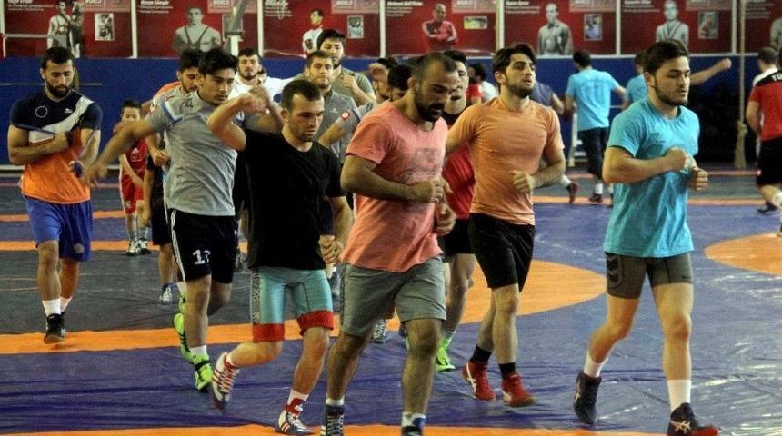 Milli Güreşçi Rıza Kayaalp’in Dünya Şampiyonası’nda Tek Hedefi Altın Madalya