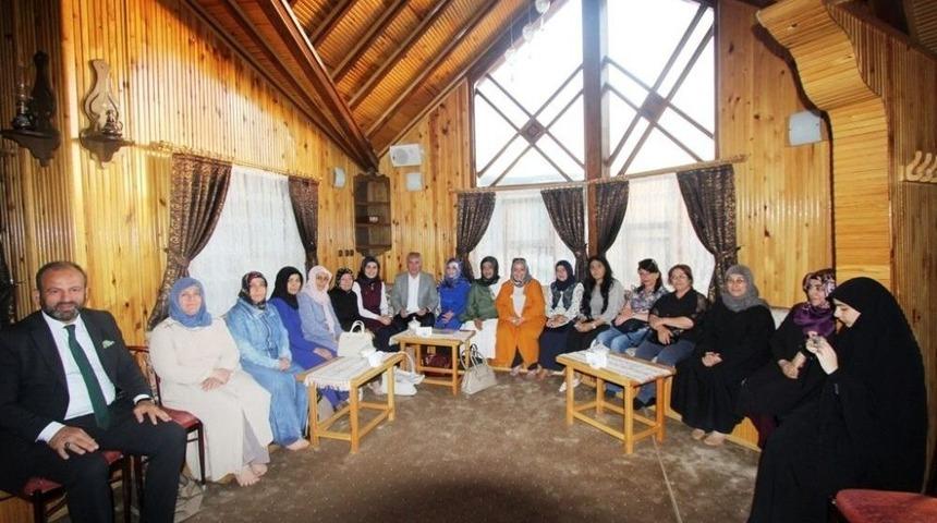 Başkan Memiş İstanbul Bayburt K&uuml;lt&uuml;r Ve Yardımlaşma Derneği Kadın Kollarına Bayburt&rsquo;u Anlattı