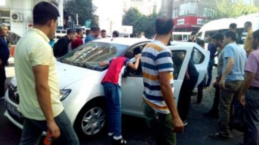 Diyarbakır&rsquo;da Trafik Kazası: 2 Yaralı