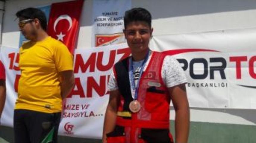 Yeşil-beyazlı Sporcu Bursa&rsquo;dan Madalyayla D&ouml;nd&uuml;