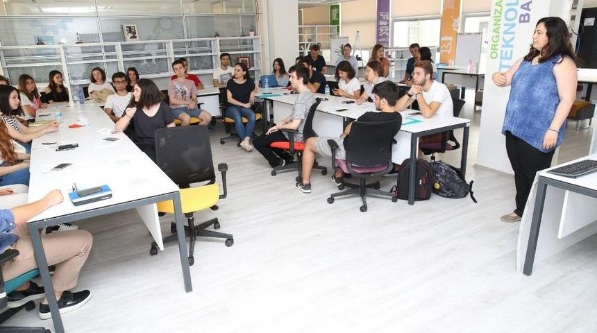 Gen&ccedil;lere İkna Ve Lobicilik Eğitimi