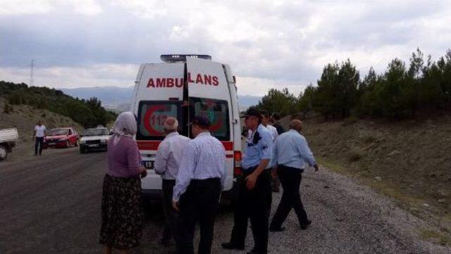Otomobille Kamyonet &Ccedil;arpıştı: 4 Yaralı 2