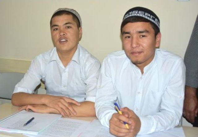 Kırgız Öğrencilere Sivas'ta Medrese Usulü Kurs